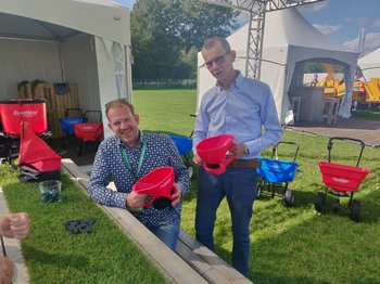 Earthway strooiers terug van weggeweest in Nederland